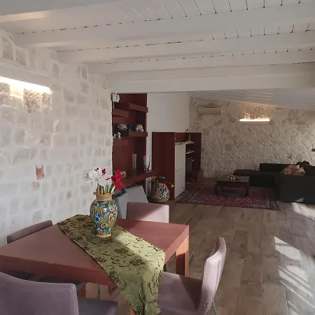 Apartment Palazzo Giufa *